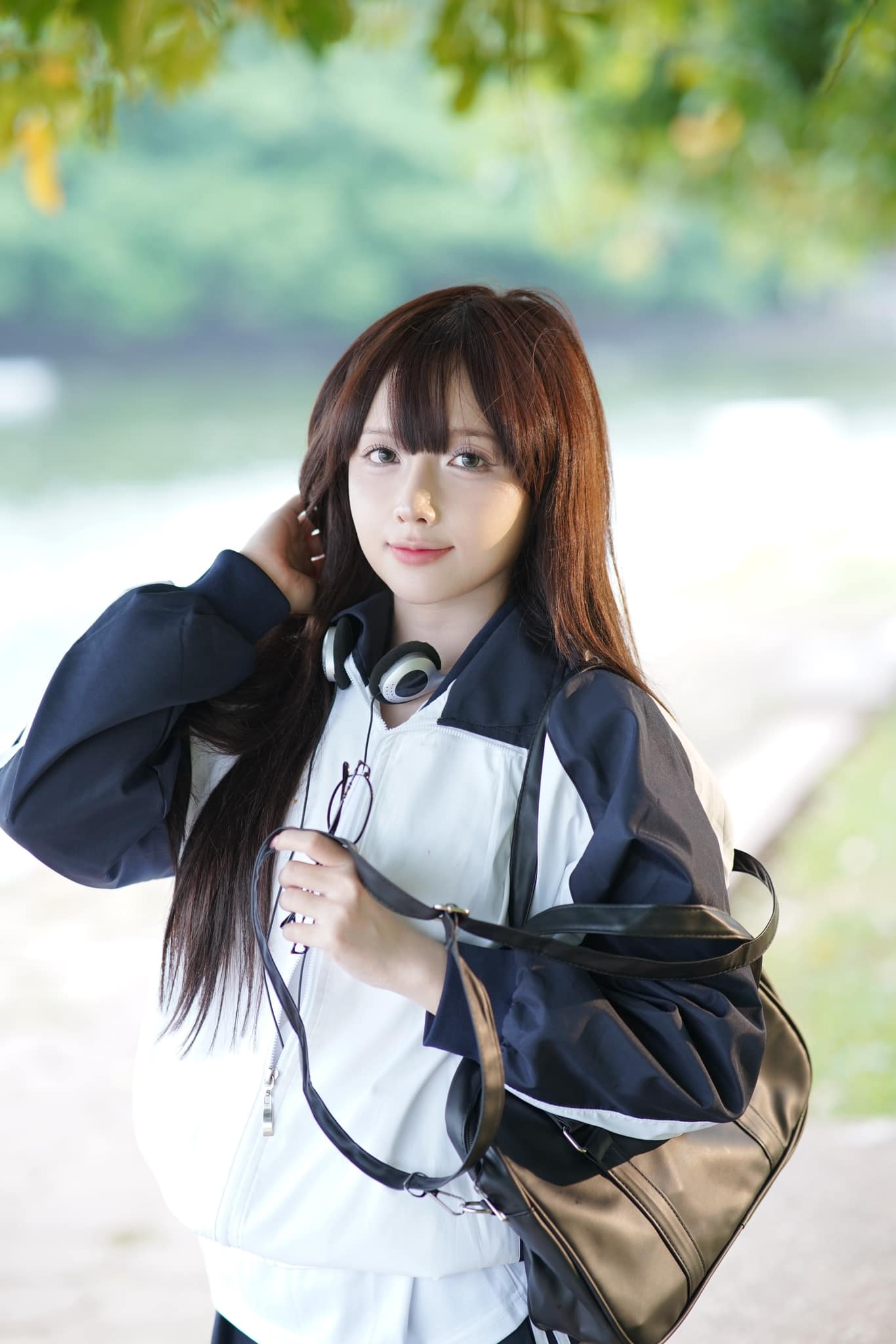 “Bạch nguyệt quang” tỏa sáng: Cosplayer gợi cảm lột xác ngoạn mục